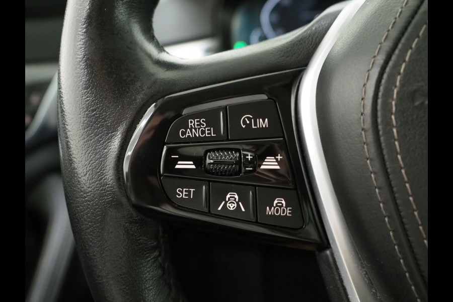 BMW 5 Serie Touring 530e xDrive | Leder | Trekhaak | Camera | Adaptive Cruise | Stoelverwarming | DAB | Carplay