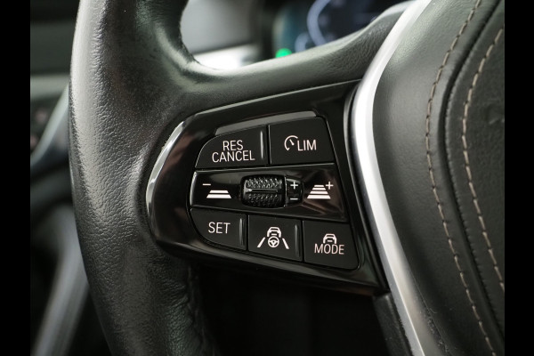BMW 5 Serie Touring 530e xDrive | Leder | Trekhaak | Camera | Adaptive Cruise | Stoelverwarming | DAB | Carplay