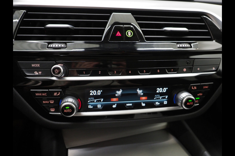 BMW 5 Serie Touring 530e xDrive | Leder | Trekhaak | Camera | Adaptive Cruise | Stoelverwarming | DAB | Carplay