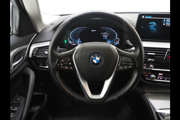 BMW 5 Serie Touring 530e xDrive | Leder | Trekhaak | Camera | Adaptive Cruise | Stoelverwarming | DAB | Carplay
