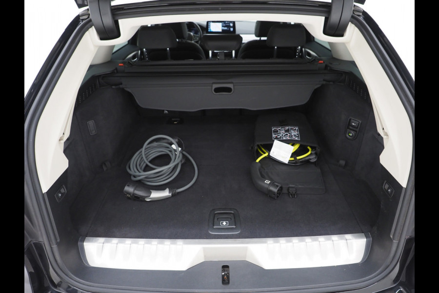 BMW 5 Serie Touring 530e xDrive | Leder | Trekhaak | Camera | Adaptive Cruise | Stoelverwarming | DAB | Carplay