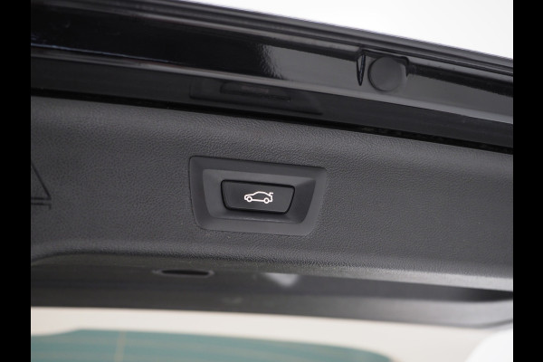 BMW 5 Serie Touring 530e xDrive | Leder | Trekhaak | Camera | Adaptive Cruise | Stoelverwarming | DAB | Carplay