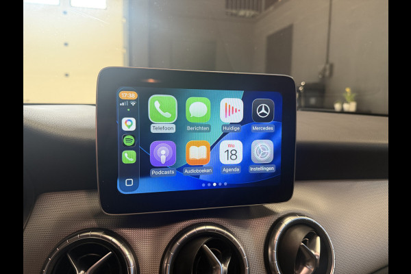 Mercedes-Benz CLA-Klasse 180 Business Solution Automaat | Camera | Carplay | AMG Performance stoelen | Navi | Cruise