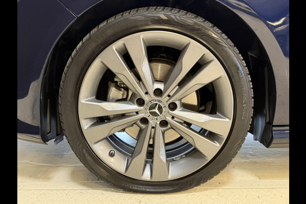 Mercedes-Benz CLA-Klasse 180 Business Solution Automaat | Camera | Carplay | AMG Performance stoelen | Navi | Cruise