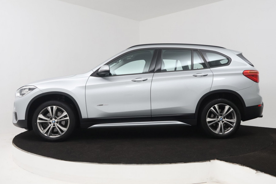 BMW X1 SDrive20i Executive (NL-auto, Goed OnderH, Navi, Sportstoelen, Led, Climate Con, Parkeersensoren, Etc)