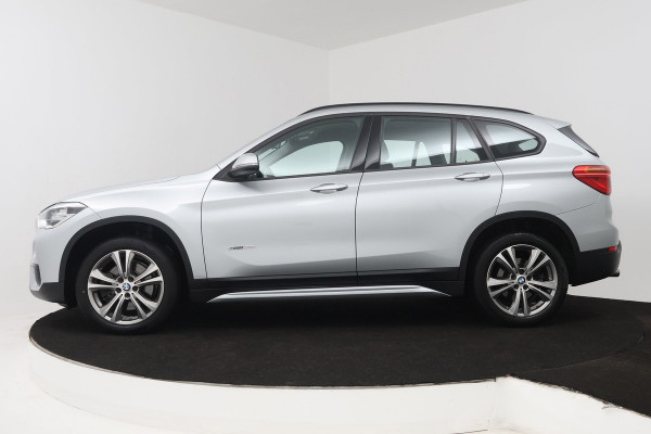 BMW X1 SDrive20i Executive (NL-auto, Goed OnderH, Navi, Sportstoelen, Led, Climate Con, Parkeersensoren, Etc)