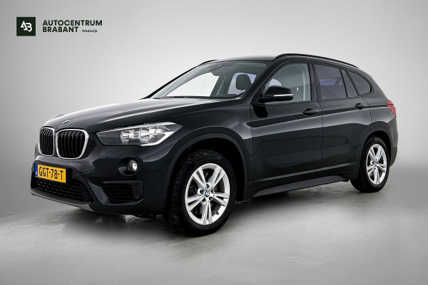 BMW X1 XDrive20i High Executive (Goed OndH, 2 sets velgen, Camera, Trekhaak, Navi, ParkeerS, StoelV, Climate Con, Cruise Con, Etc)