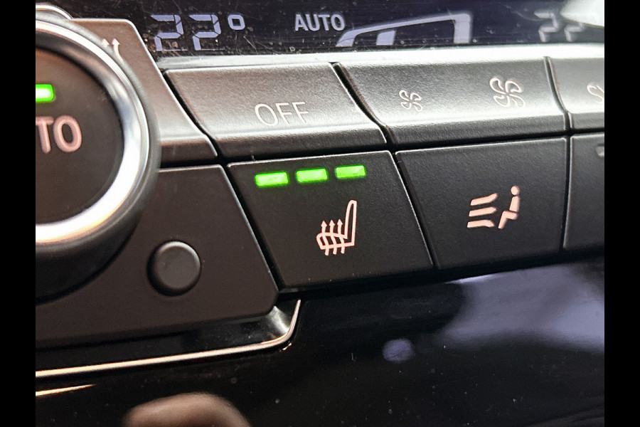 BMW X1 XDrive20i High Executive (Goed OndH, 2 sets velgen, Camera, Trekhaak, Navi, ParkeerS, StoelV, Climate Con, Cruise Con, Etc)