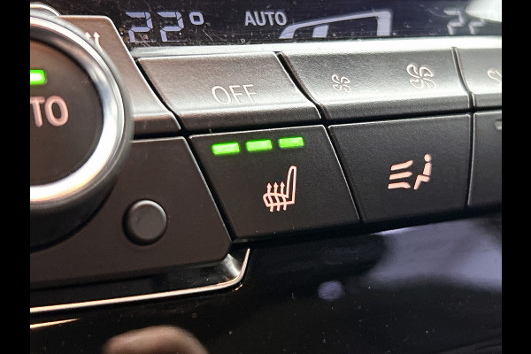 BMW X1 XDrive20i High Executive (Goed OndH, 2 sets velgen, Camera, Trekhaak, Navi, ParkeerS, StoelV, Climate Con, Cruise Con, Etc)