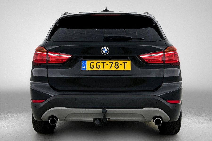 BMW X1 XDrive20i High Executive (Goed OndH, 2 sets velgen, Camera, Trekhaak, Navi, ParkeerS, StoelV, Climate Con, Cruise Con, Etc)