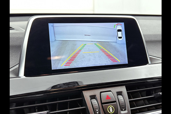 BMW X1 XDrive20i High Executive (Goed OndH, 2 sets velgen, Camera, Trekhaak, Navi, ParkeerS, StoelV, Climate Con, Cruise Con, Etc)