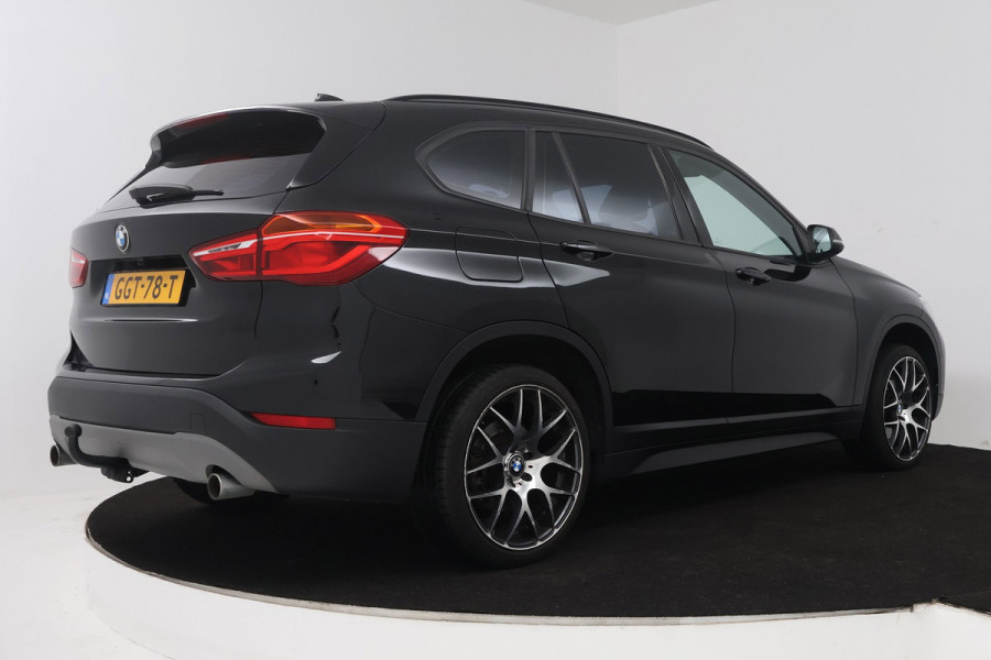 BMW X1 XDrive20i High Executive (Goed OndH, 2 sets velgen, Camera, Trekhaak, Navi, ParkeerS, StoelV, Climate Con, Cruise Con, Etc)