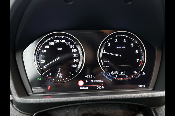 BMW X1 XDrive20i High Executive (Goed OndH, 2 sets velgen, Camera, Trekhaak, Navi, ParkeerS, StoelV, Climate Con, Cruise Con, Etc)