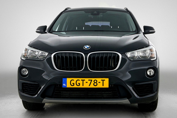BMW X1 XDrive20i High Executive (Goed OndH, 2 sets velgen, Camera, Trekhaak, Navi, ParkeerS, StoelV, Climate Con, Cruise Con, Etc)