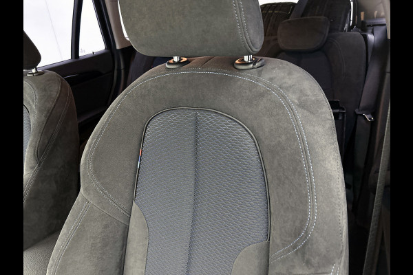 BMW X1 XDrive20i High Executive (Goed OndH, 2 sets velgen, Camera, Trekhaak, Navi, ParkeerS, StoelV, Climate Con, Cruise Con, Etc)