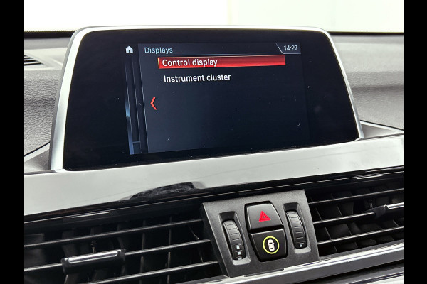 BMW X1 XDrive20i High Executive (Goed OndH, 2 sets velgen, Camera, Trekhaak, Navi, ParkeerS, StoelV, Climate Con, Cruise Con, Etc)