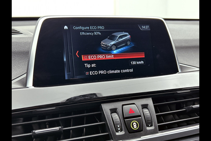 BMW X1 XDrive20i High Executive (Goed OndH, 2 sets velgen, Camera, Trekhaak, Navi, ParkeerS, StoelV, Climate Con, Cruise Con, Etc)