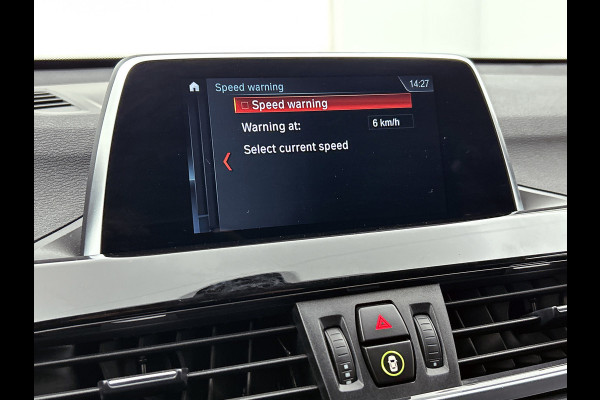 BMW X1 XDrive20i High Executive (Goed OndH, 2 sets velgen, Camera, Trekhaak, Navi, ParkeerS, StoelV, Climate Con, Cruise Con, Etc)