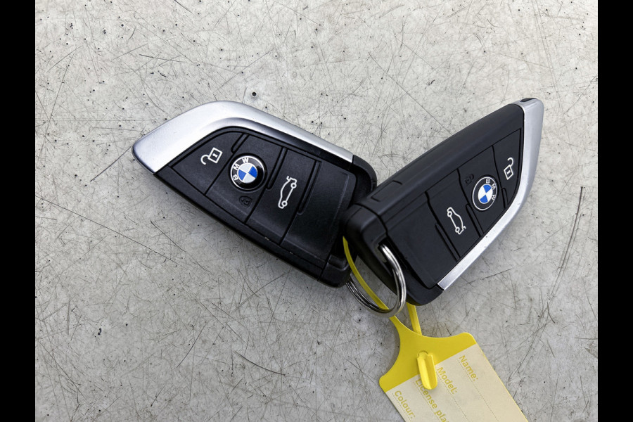 BMW X1 XDrive20i High Executive (Goed OndH, 2 sets velgen, Camera, Trekhaak, Navi, ParkeerS, StoelV, Climate Con, Cruise Con, Etc)