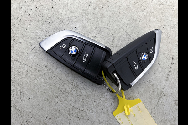 BMW X1 XDrive20i High Executive (Goed OndH, 2 sets velgen, Camera, Trekhaak, Navi, ParkeerS, StoelV, Climate Con, Cruise Con, Etc)