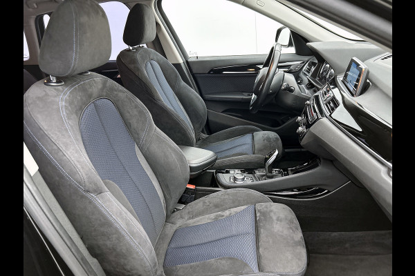 BMW X1 XDrive20i High Executive (Goed OndH, 2 sets velgen, Camera, Trekhaak, Navi, ParkeerS, StoelV, Climate Con, Cruise Con, Etc)