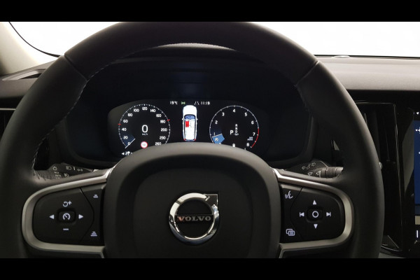 Volvo V60 2.0 B4 197 pk Automaat Momentum Pro Navigatie Climate control Adaptive cruise Control Led DAB Electrisch bedienbare achterklep Parkeer sensoren