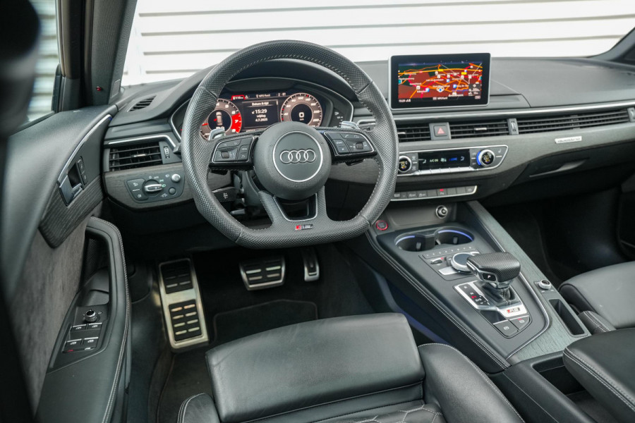 Audi A4 Avant 2.9 TFSI RS 4 quattro Panoramadak Keramisch B&O Leer Cruise Camera CarPlay