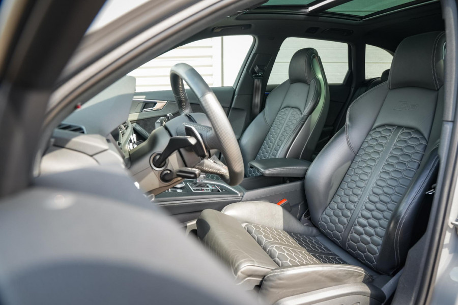 Audi A4 Avant 2.9 TFSI RS 4 quattro Panoramadak Keramisch B&O Leer Cruise Camera CarPlay
