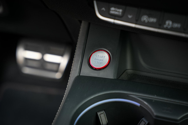 Audi A4 Avant 2.9 TFSI RS 4 quattro Panoramadak Keramisch B&O Leer Cruise Camera CarPlay