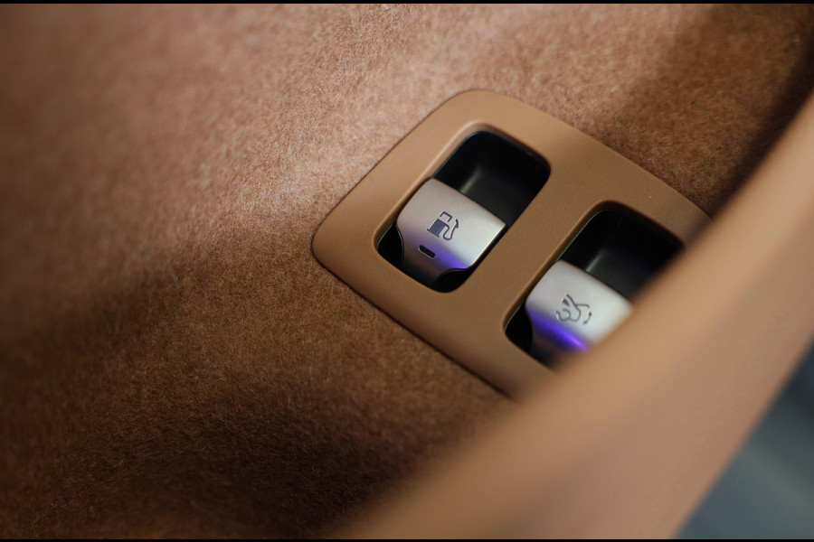 Mercedes-Benz E-Klasse 400 e 4MATIC AMG 53 Look / Hyperscreen / Massage / Burmester / Head Up / Luchtvering / Leder / Pano / 20 In