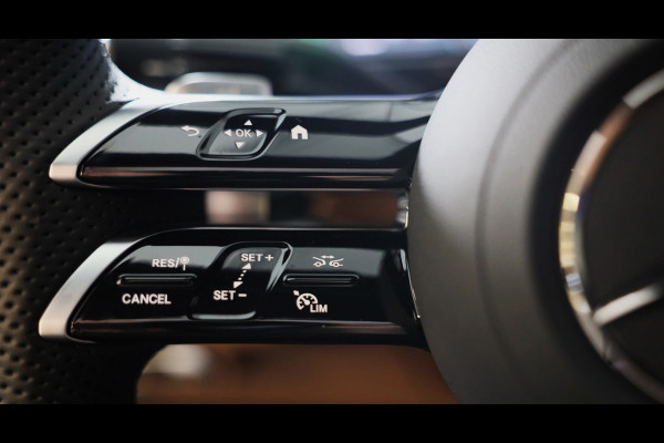 Mercedes-Benz E-Klasse 400 e 4MATIC AMG 53 Look / Hyperscreen / Massage / Burmester / Head Up / Luchtvering / Leder / Pano / 20 In