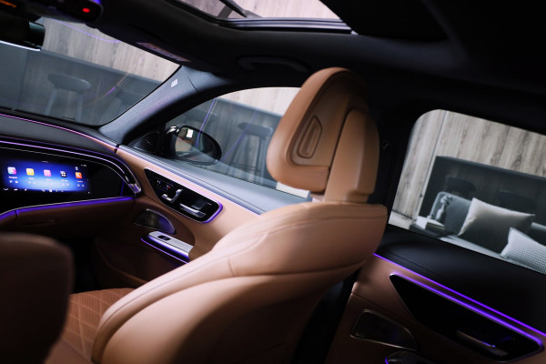 Mercedes-Benz E-Klasse 400 e 4MATIC AMG 53 Look / Hyperscreen / Massage / Burmester / Head Up / Luchtvering / Leder / Pano / 20 In