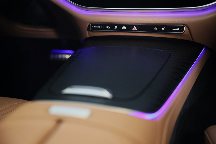 Mercedes-Benz E-Klasse 400 e 4MATIC AMG 53 Look / Hyperscreen / Massage / Burmester / Head Up / Luchtvering / Leder / Pano / 20 In