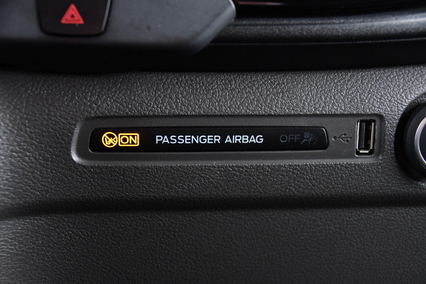 Ford Transit Custom 320 2.0 TDCI L2H1 Limited DC Black Edition Cruise, Carplay, Automaat, 130pk, Sensoren, 2 x Schuifdeur, Stoelverwarming, Uniek!