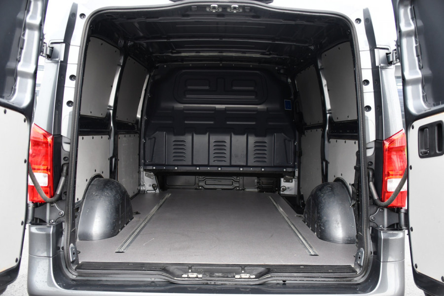 Mercedes-Benz Vito 116 CDI L2 PB Edition Camera, Cruise, Carplay, LED, Automaat, 164pk, Trekhaak, Stoelverwarming, Sensoren, Uniek!