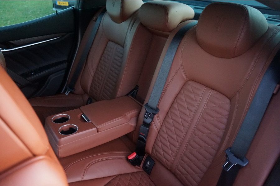 Maserati Ghibli 2.0 MHEV GranSport GT 330PK Pano/B&W/21"/Sport-seats/Full-Nero