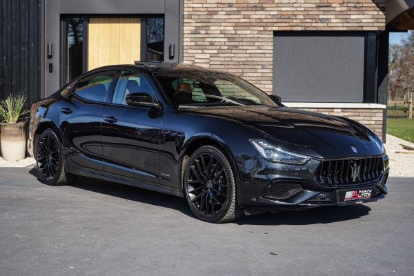 Maserati Ghibli 2.0 MHEV GranSport GT 330PK Pano/B&W/21"/Sport-seats/Full-Nero