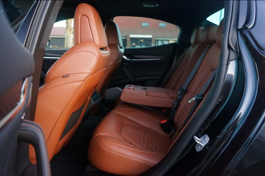 Maserati Ghibli 2.0 MHEV GranSport GT 330PK Pano/B&W/21"/Sport-seats/Full-Nero