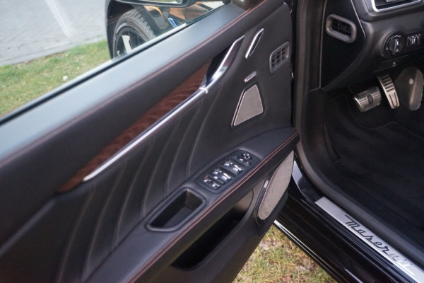 Maserati Ghibli 2.0 MHEV GranSport GT 330PK Pano/B&W/21"/Sport-seats/Full-Nero