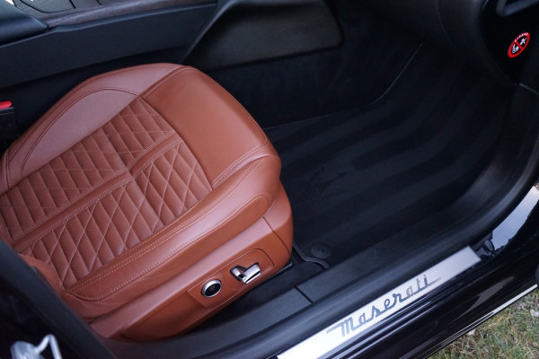 Maserati Ghibli 2.0 MHEV GranSport GT 330PK Pano/B&W/21"/Sport-seats/Full-Nero