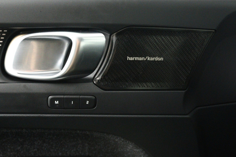 Volvo XC40 1.5 T3 Inscription (PANORAMADAK, H&K AUDIO, CAMERA, STOEL/STUUR VERWARMING, ELEKTR STOELEN, NAVIGATIE, CRUISE CONTROL)