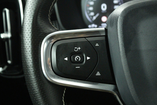 Volvo XC40 1.5 T3 Inscription (PANORAMADAK, H&K AUDIO, CAMERA, STOEL/STUUR VERWARMING, ELEKTR STOELEN, NAVIGATIE, CRUISE CONTROL)