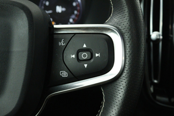 Volvo XC40 1.5 T3 Inscription (PANORAMADAK, H&K AUDIO, CAMERA, STOEL/STUUR VERWARMING, ELEKTR STOELEN, NAVIGATIE, CRUISE CONTROL)