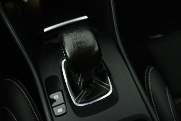 Volvo XC40 1.5 T3 Inscription (PANORAMADAK, H&K AUDIO, CAMERA, STOEL/STUUR VERWARMING, ELEKTR STOELEN, NAVIGATIE, CRUISE CONTROL)