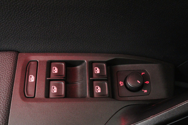 Seat Ibiza 1.0 TSI FR Business Intense (PANORAMADAK, DIGITALE COCKPIT, CARPLAY, ACHTERUITRIJCAMERA, SENSOREN)