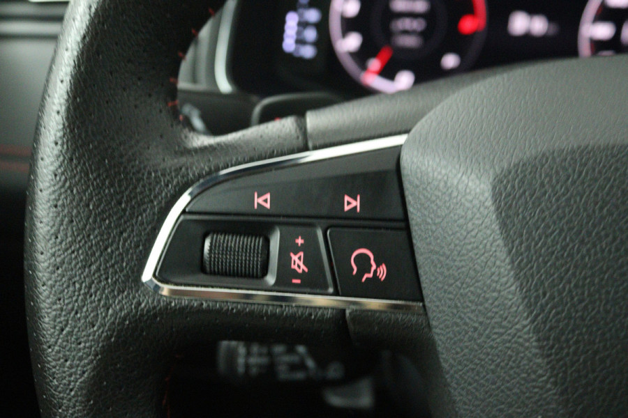 Seat Ibiza 1.0 TSI FR Business Intense (PANORAMADAK, DIGITALE COCKPIT, CARPLAY, ACHTERUITRIJCAMERA, SENSOREN)