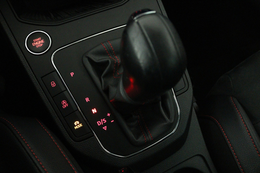 Seat Ibiza 1.0 TSI FR Business Intense (PANORAMADAK, DIGITALE COCKPIT, CARPLAY, ACHTERUITRIJCAMERA, SENSOREN)