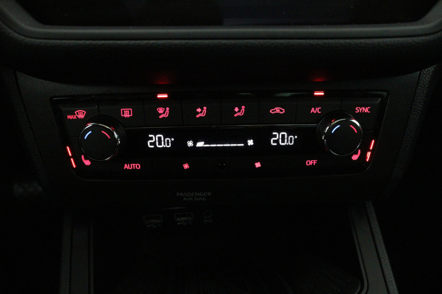 Seat Ibiza 1.0 TSI FR Business Intense (PANORAMADAK, DIGITALE COCKPIT, CARPLAY, ACHTERUITRIJCAMERA, SENSOREN)