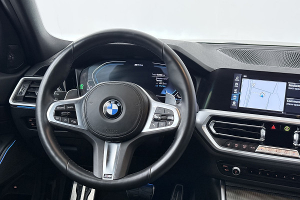 BMW 3-serie 330e eDrive Edition M Sport (HARMAN/KARDON, M-PAKKET, STOELVERWAMRING, DEALER ONDERHOUDEN)