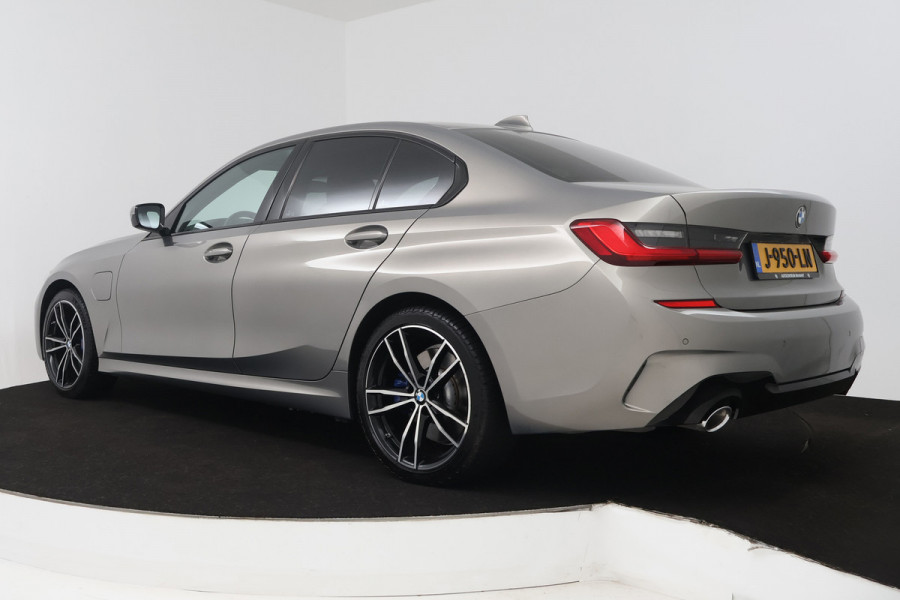 BMW 3-serie 330e eDrive Edition M Sport (HARMAN/KARDON, M-PAKKET, STOELVERWAMRING, DEALER ONDERHOUDEN)